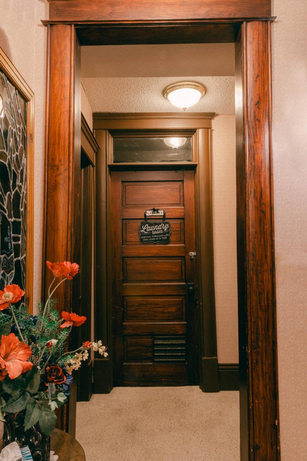 Bed and Breakfast The Wolf Manor Ellinwood Esterno foto
