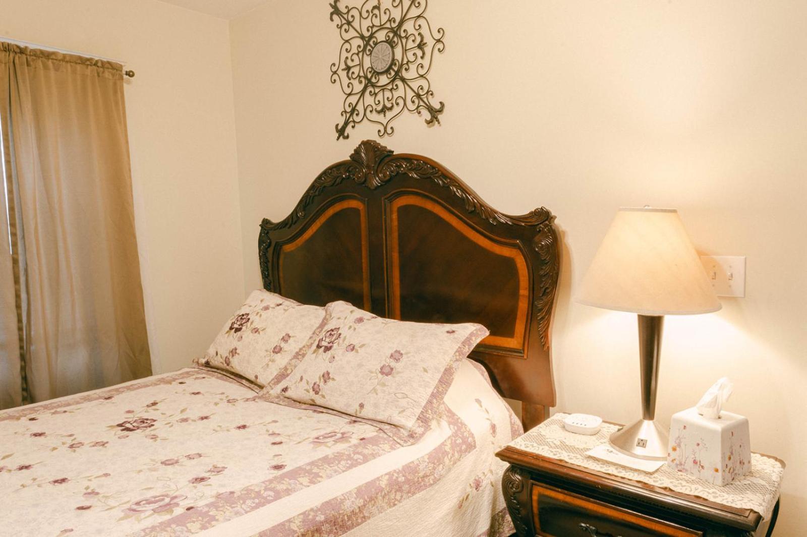 Bed and Breakfast The Wolf Manor Ellinwood Esterno foto