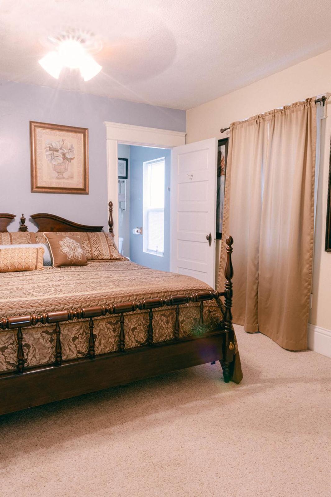 Bed and Breakfast The Wolf Manor Ellinwood Esterno foto