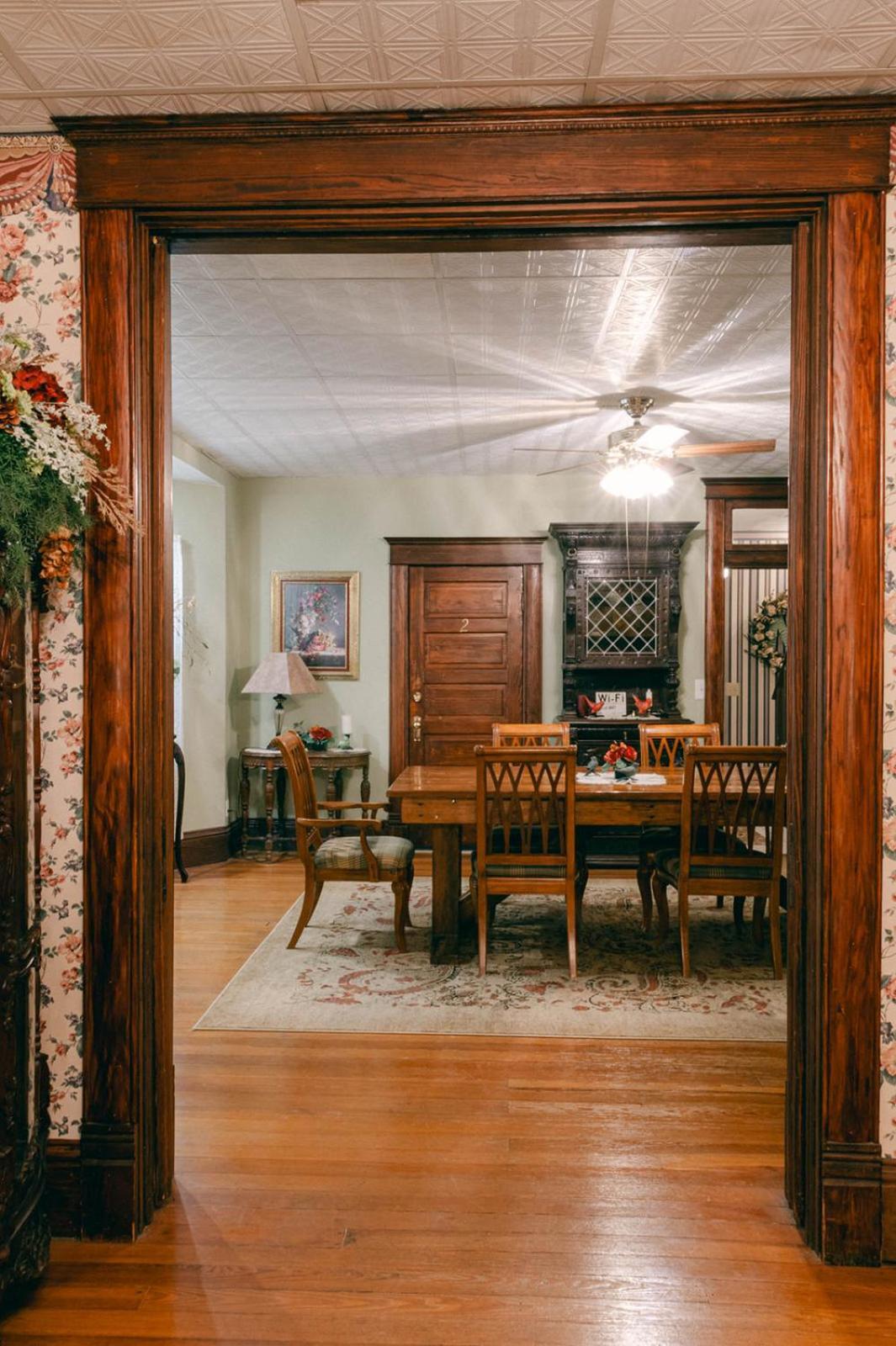 Bed and Breakfast The Wolf Manor Ellinwood Esterno foto