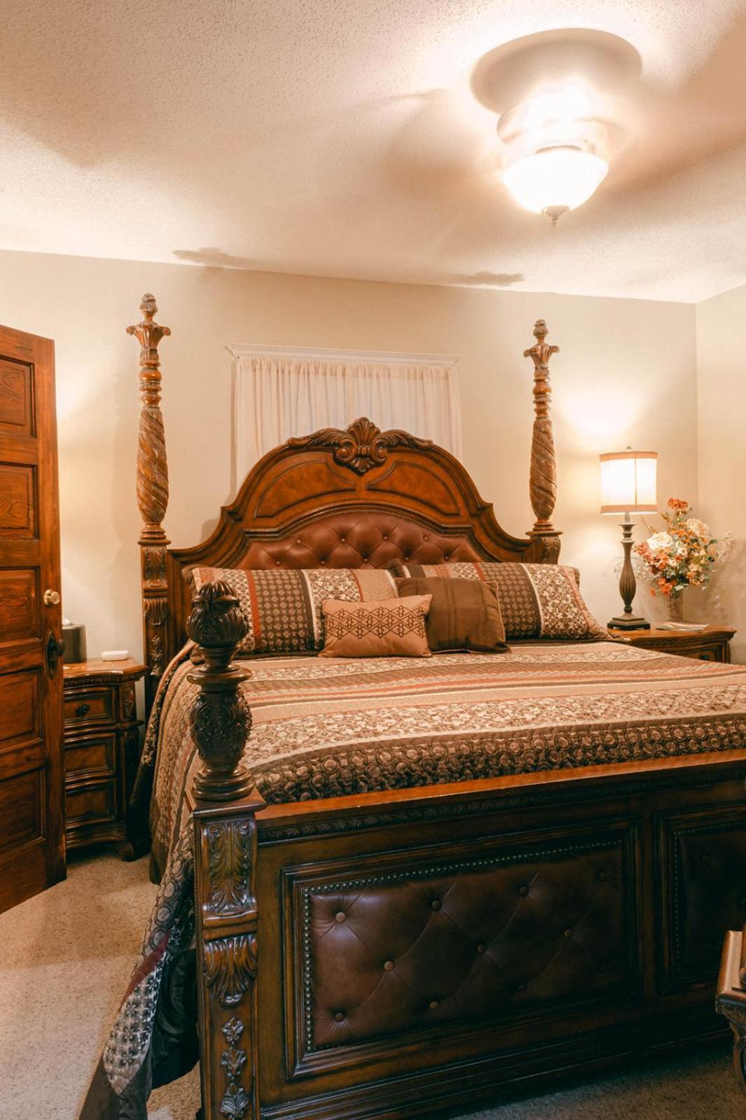 Bed and Breakfast The Wolf Manor Ellinwood Esterno foto