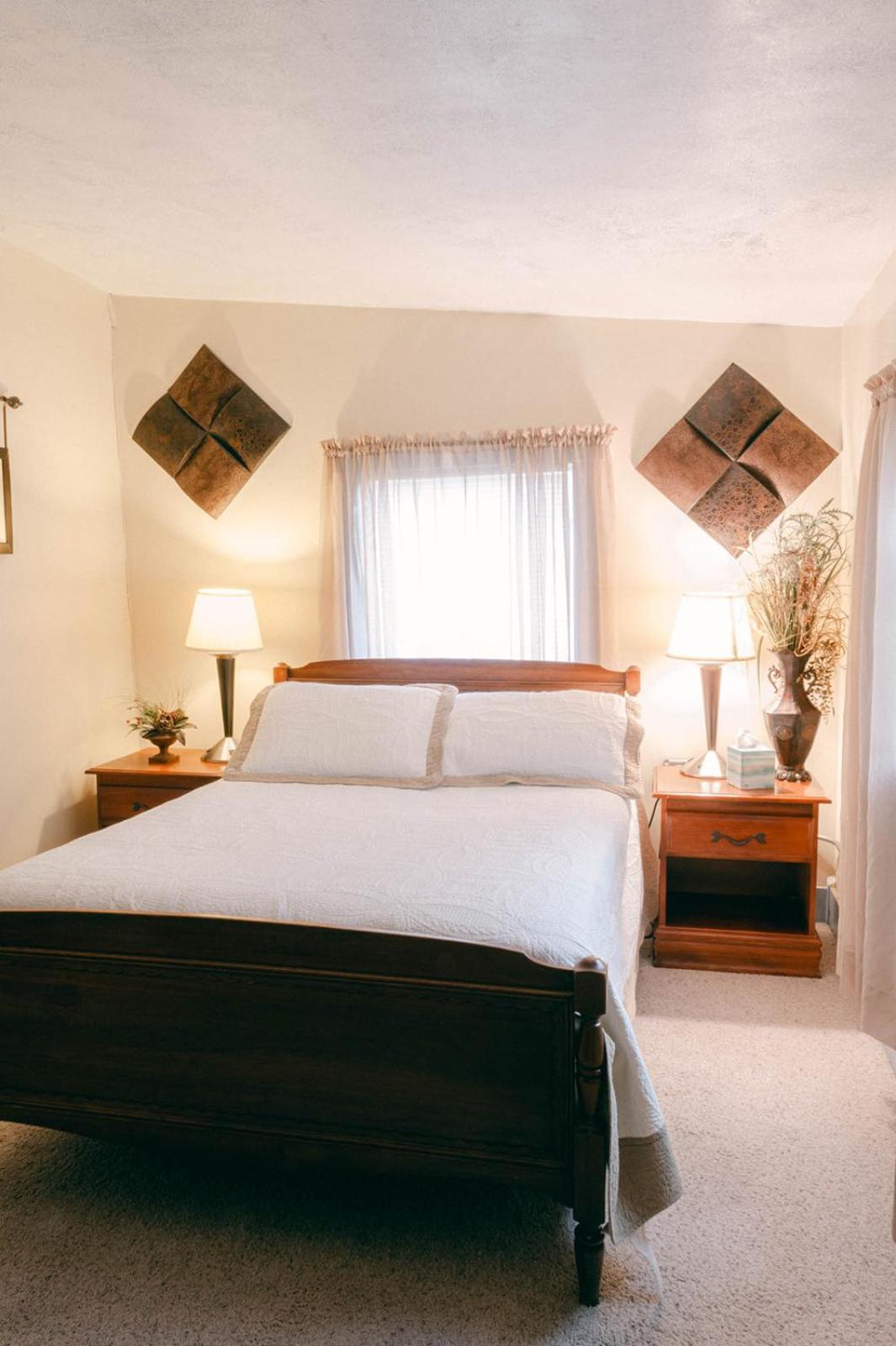 Bed and Breakfast The Wolf Manor Ellinwood Esterno foto