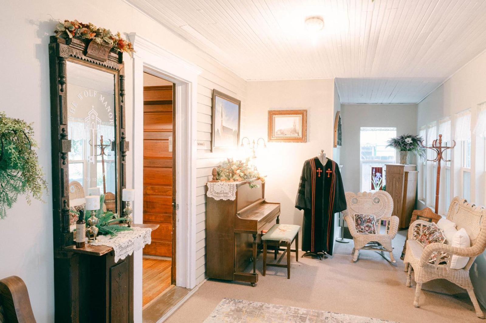Bed and Breakfast The Wolf Manor Ellinwood Esterno foto